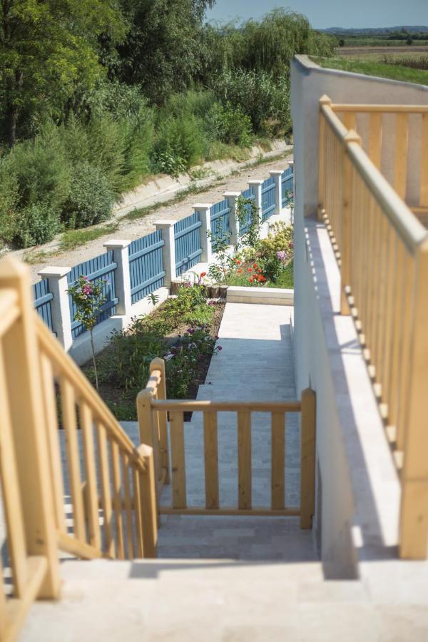 Pensiunea Nest Dunavăţu de Jos Buitenkant foto